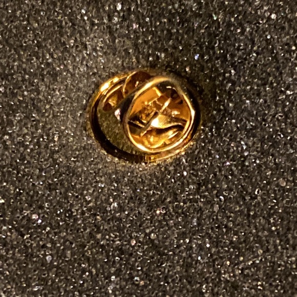 Vintage AVON pin, tiny angel birthstone pin December/simulated blue topaz - Picture 3 of 7